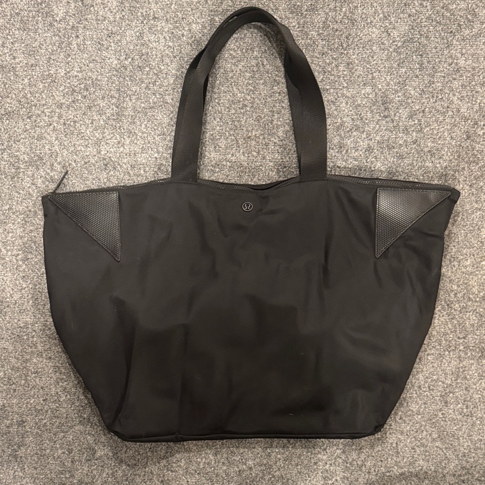 Lululemon Weekender